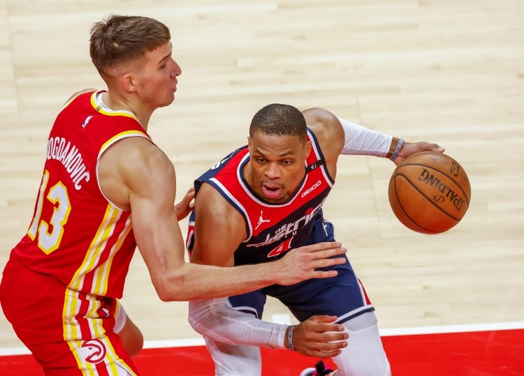  小琼斯压哨三分送老鹰进附加赛