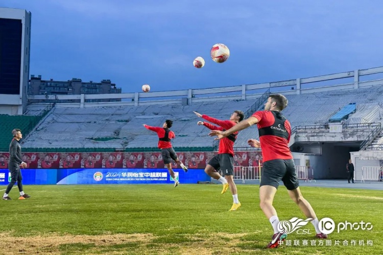  比勒菲尔德保级形势危急，主场战平仍难掩劣势